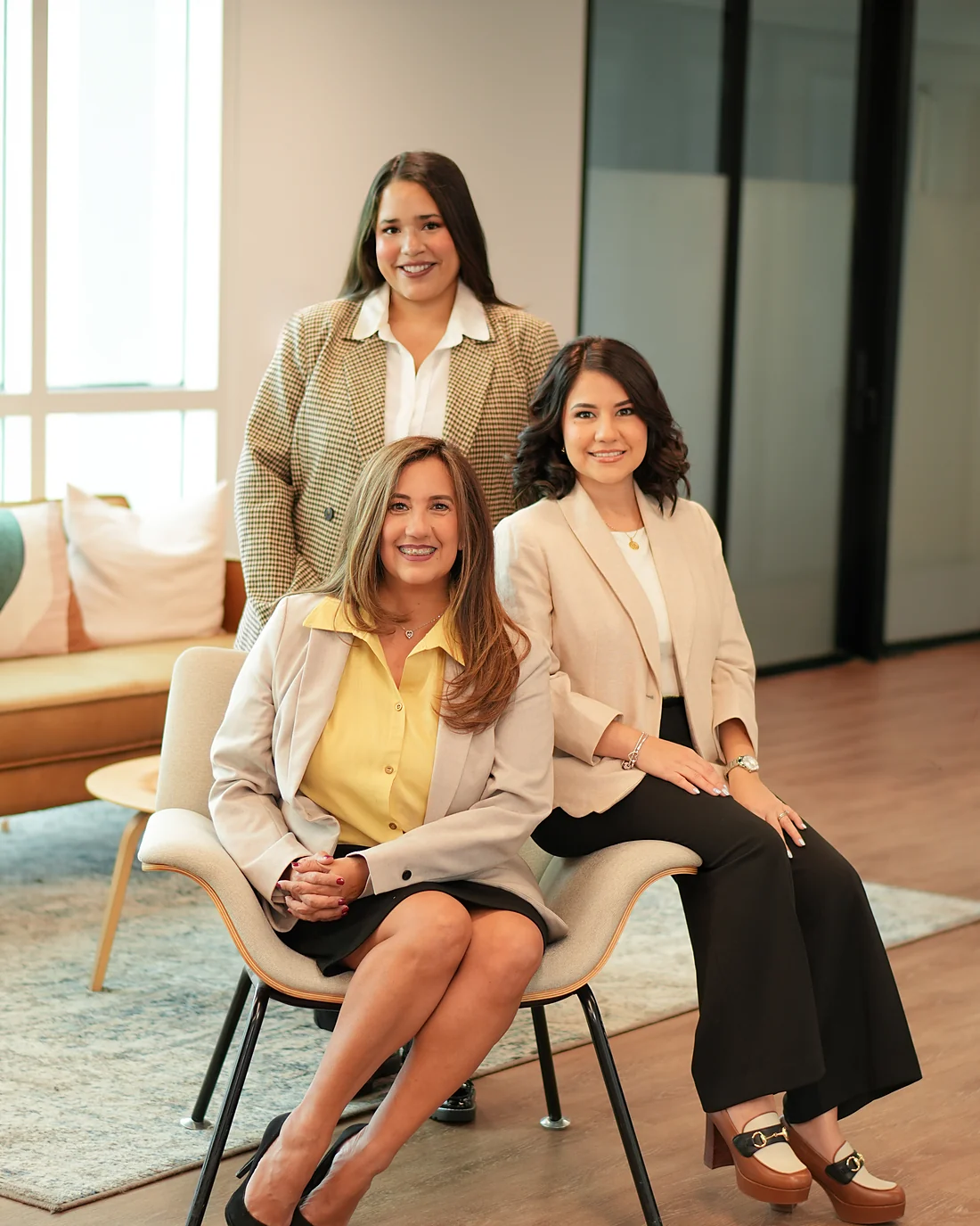 Las tres socias de Vemada Law en la oficina