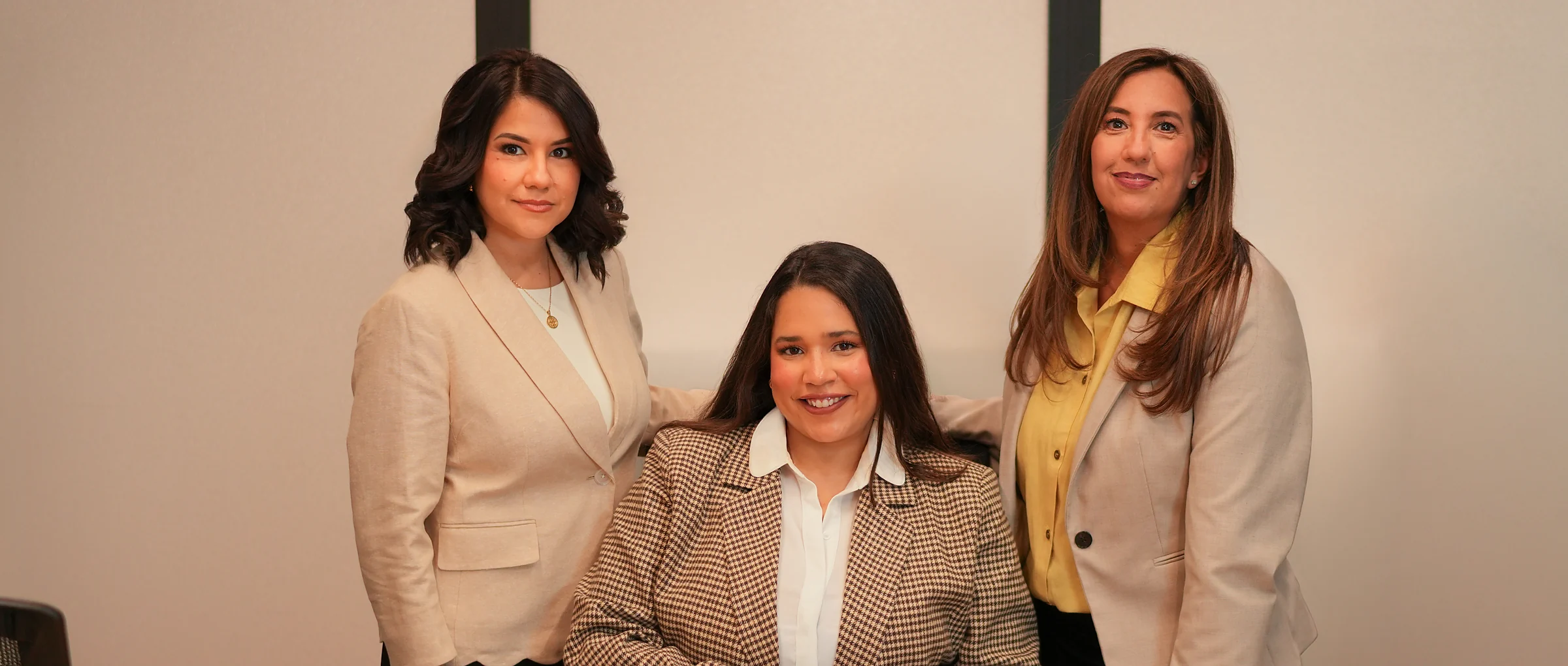 Las tres socias de Vemada Law en la oficina